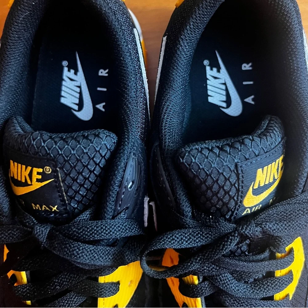 Nike AirMax 90 Black and Gold Athletic Shoes Men’s Size 9.5, Women's Size 8 - Picture 8 of 14